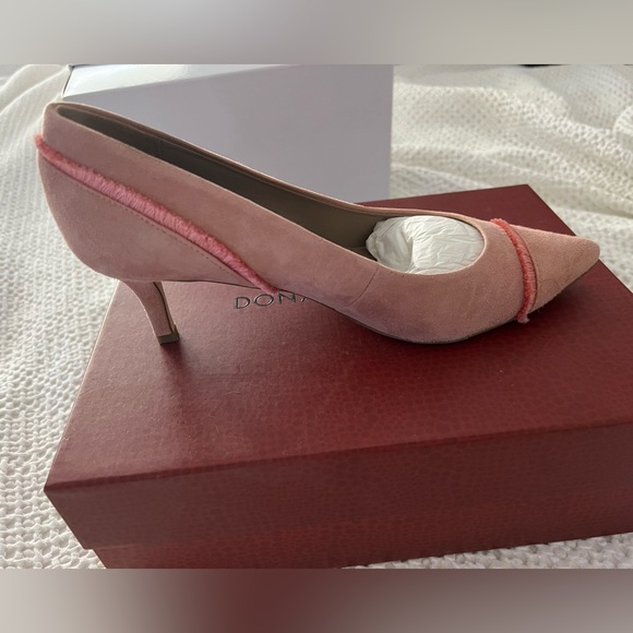 Donald Pliner pink suede pointy toe pumps - Picture 5 of 7